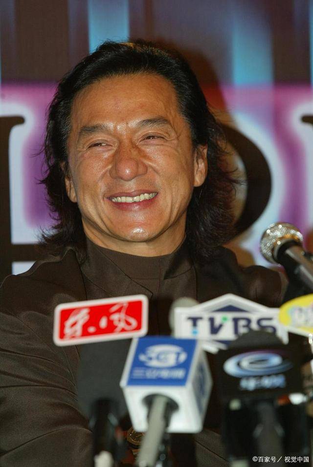 成龙在国外创造辉煌<strong></p>
<p>币加鸟</strong>，两亿网民币片酬，还要加票房分红