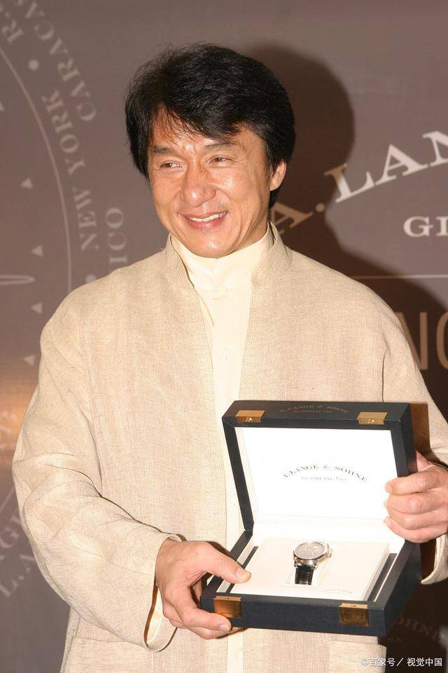 成龙在国外创造辉煌<strong></p>
<p>币加鸟</strong>，两亿网民币片酬，还要加票房分红