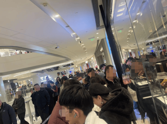 金价突破860元/克<strong></p>
<p>好理财产品</strong>，有人跨城买：排了好长的队，下手晚了就抢光