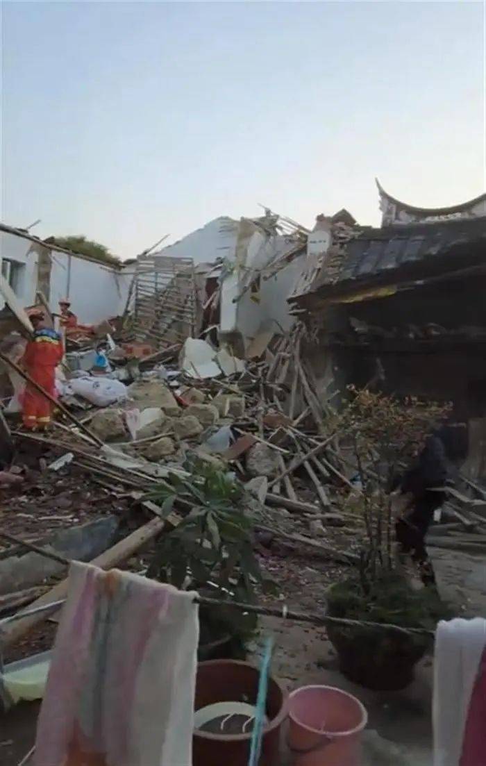 福建一民宅倒塌7人被埋<strong></p>
<p>理财转让</strong>，亲历者：房龄已超60年
