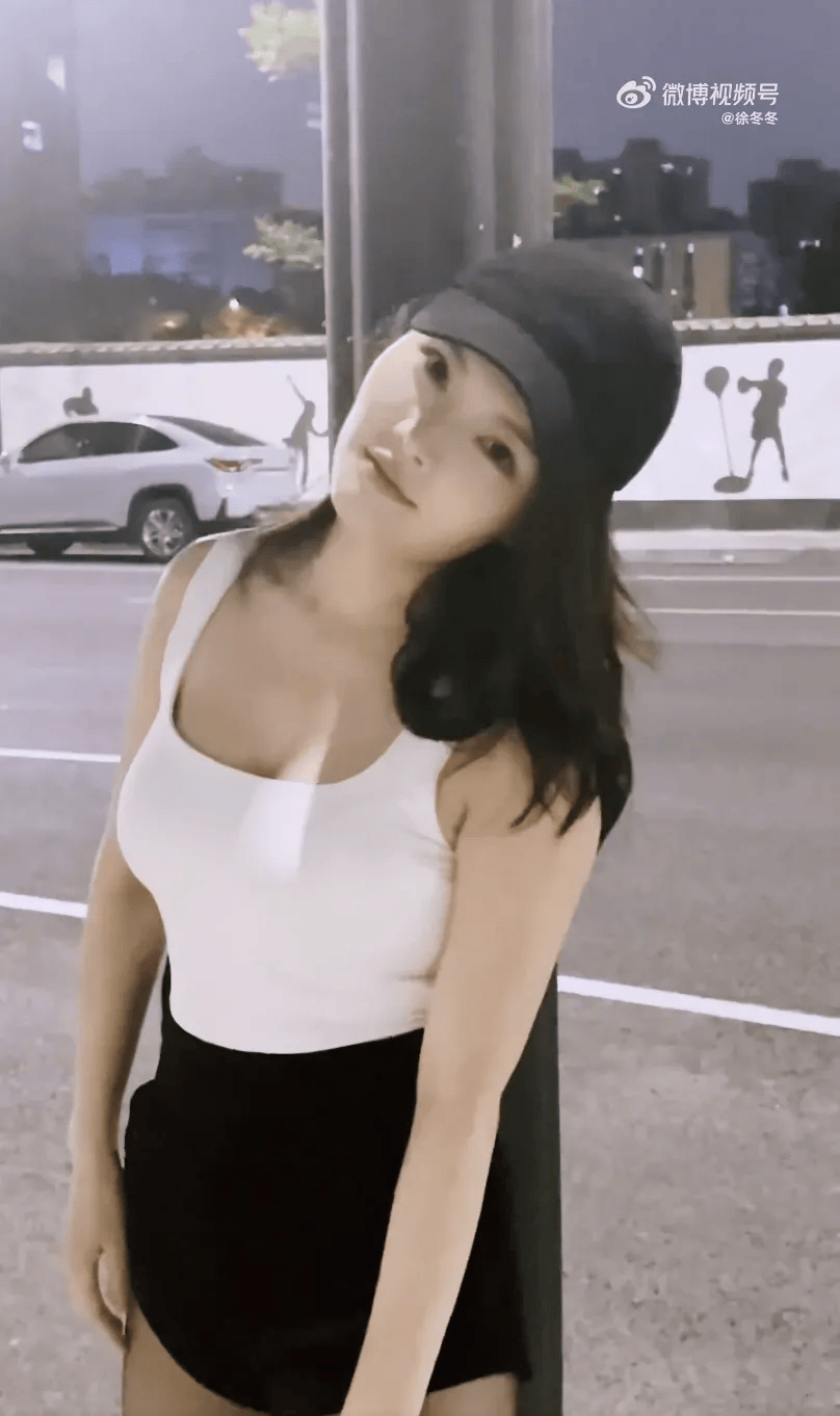 “椰树女神”徐冬冬大方晒照<strong></p>
<p>货币理财</strong>，并配文：我的蝴蝶袖，很丰腴！