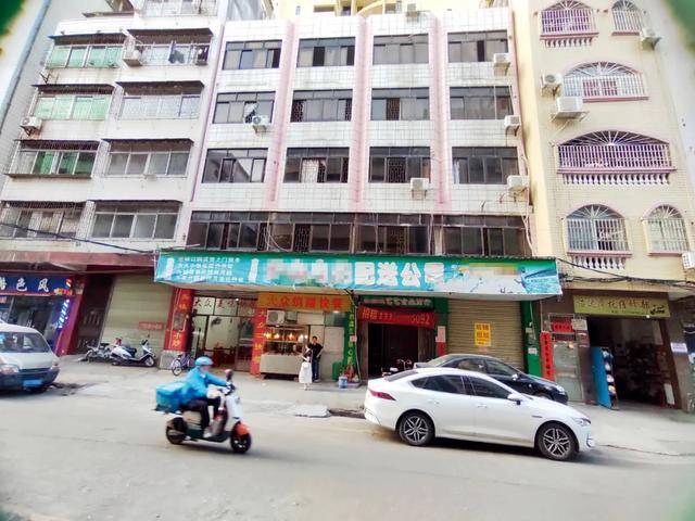 “小官巨贪校长”<strong></p>
<p>靠谱的理财</strong>，让乡镇初中生吃不饱