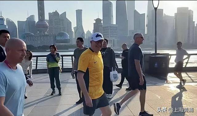 澳大利亚总理抵沪再次漫步外滩<strong></p>
<p>关于理财</strong>，旁边还有上海球迷“老熟人”，你偶遇了吗？