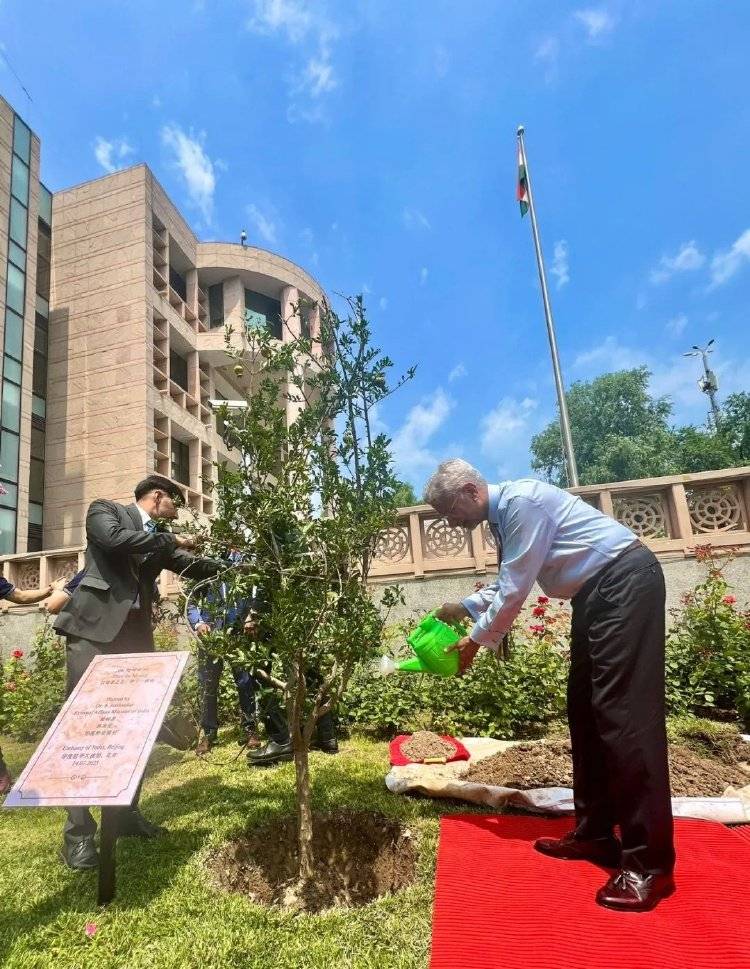 叫中国名字<strong></p>
<p>理财周</strong>，娶日本妻子，5年没见的印度外长来了