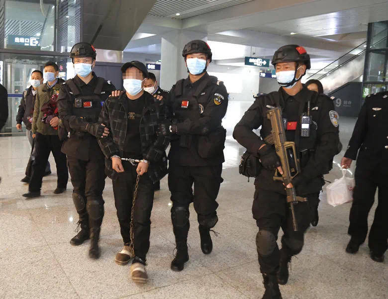“男子强奸嫂嫂出狱后又刺死见义勇为者”案二审<strong></p>
<p>建信理财</strong>，择日宣判 警方曾披露抓捕过程等诸多细节
