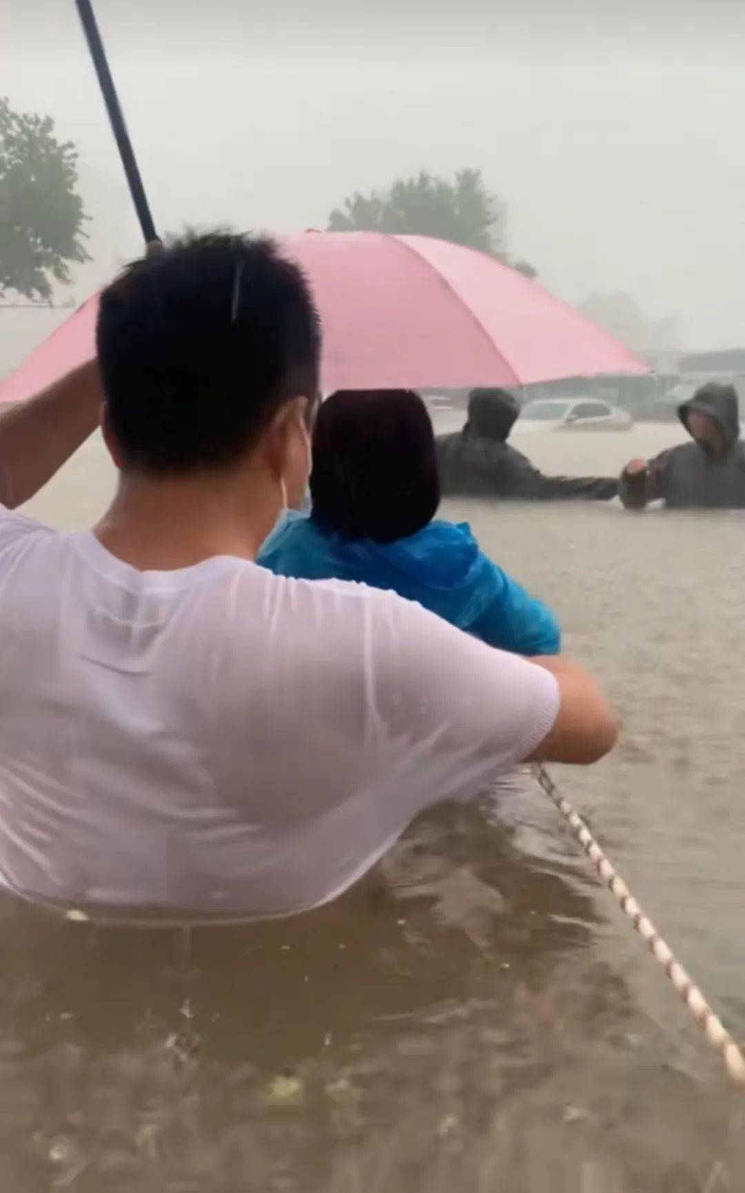 郑州暴雨致京广路隧道被淹<strong></p>
<p>理财</strong>，亲历者：车是飘起来的，很害怕，有人爬梯子离开 2021年也曾淹没多台车辆