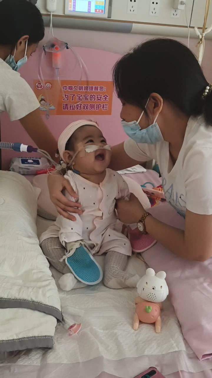 奶奶在哭<strong></p>
<p>农商银行理财</strong>，宝宝在笑！40天女婴重病，00后父亲割肝救女，术后这一幕让网友泪奔
