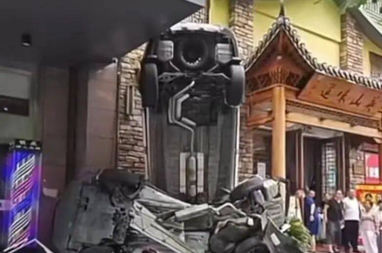车辆失控驶入路边停车位致1死2伤<strong></p>
<p>平安银行理财</strong>，警方通报