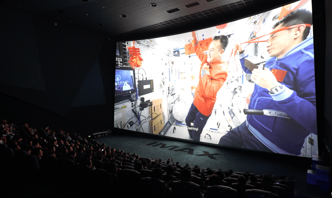 王亚平带<strong></p>
<p>定投理财</strong>你解锁《窗外是蓝星》里的“山东特产”