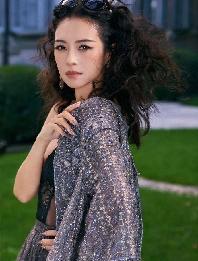 时装周上的女明星<strong></p>
<p>理财产品净值</strong>，秋冬氛围感一键封顶！