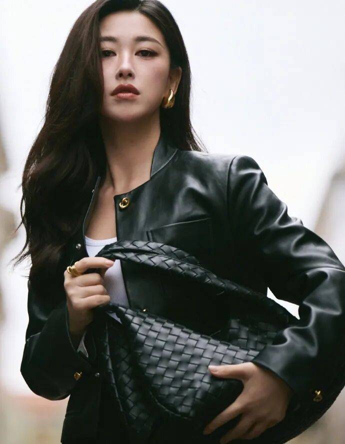 时装周上的女明星<strong></p>
<p>理财产品净值</strong>，秋冬氛围感一键封顶！