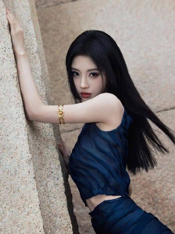 时装周上的女明星<strong></p>
<p>理财产品净值</strong>，秋冬氛围感一键封顶！