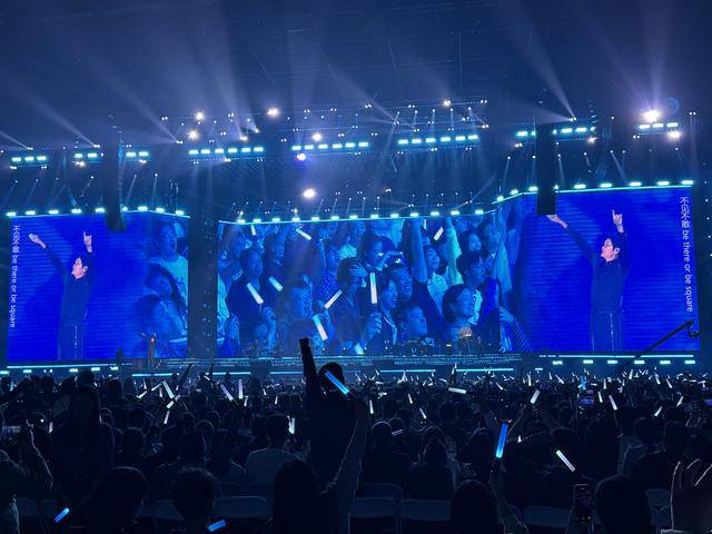 孙楠演唱会超燃舞台<strong></p>
<p>理财产品净值</strong>！郑州万人合唱《红旗飘飘》