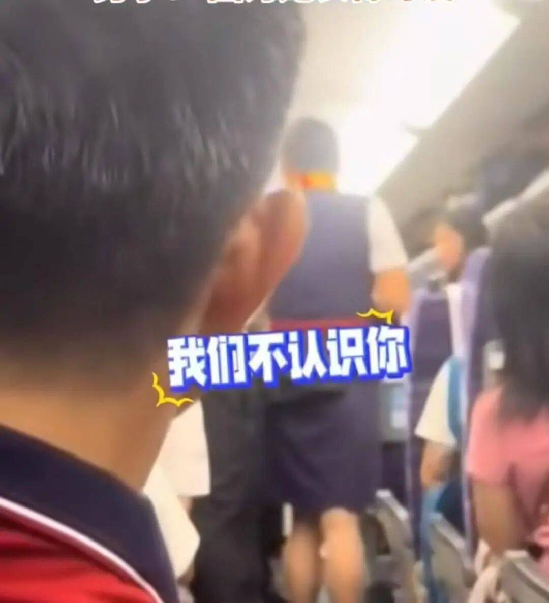 男子高铁上对邻座7岁女孩又亲又抱<strong></p>
<p>理财系统</strong>，警方通报：余某某（男，34岁）涉嫌猥亵儿童被刑拘