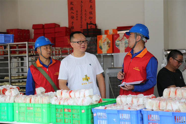 阖家团圆时<strong></p>
<p>理财系统</strong>，他们守护蓉城灯火
