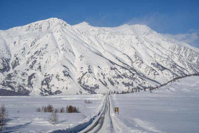 新疆喀纳斯景区遭遇降温降雪<strong></p>
<p>理财系统</strong>，道路仍处于管制状态