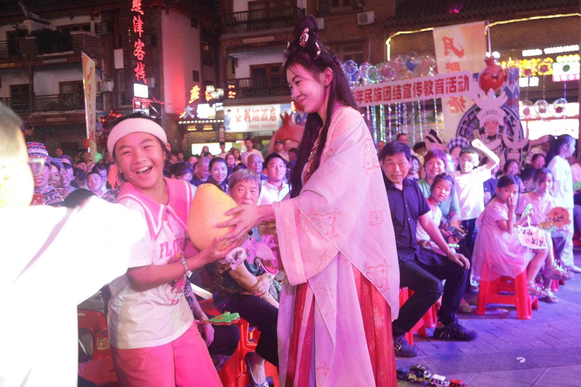 月映火塘 悦唱荔波<strong></p>
<p>理财系统</strong>！这场中秋音乐晚会点燃团圆夜