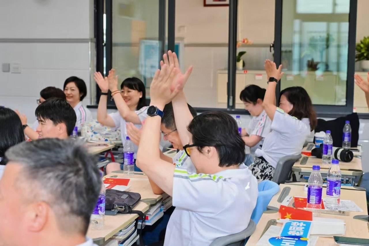 那个让老师骄傲的“调皮”班级！30年同学聚会<strong></p>
<p>爱理财</strong>，还伴有一封来自贵州的感谢信