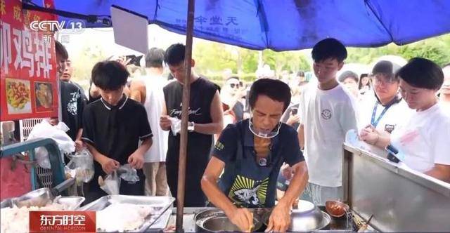鸡排哥上央视了<strong></p>
<p>光大银行理财</strong>，又爆金句：要想抓住胃，先得抓住心