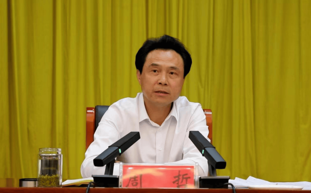 当过9年县长、2年县委书记<strong></p>
<p>理财教程</strong>，周哲向公务人员赠送明显超出正常礼尚往来的礼品