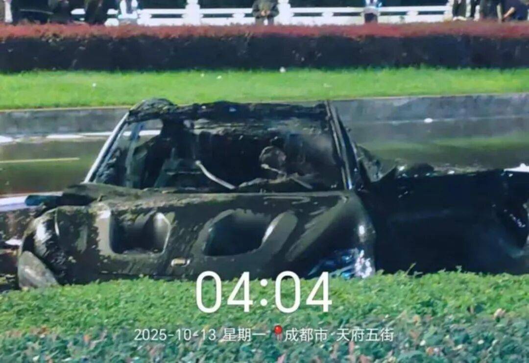 一辆SU7碰撞后爆燃<strong></p>
<p>理财教程</strong>，多人救援未果！小米股价重挫近8%！