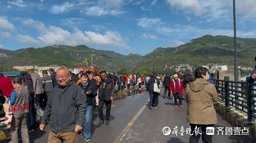 “鱼多得数不过来<strong></p>
<p>微信的理财</strong>，一网子下去能捞好几条”济南锦绣川水库开闸放水，大量鲢鱼被冲出，工作人员：禁止捕捞！