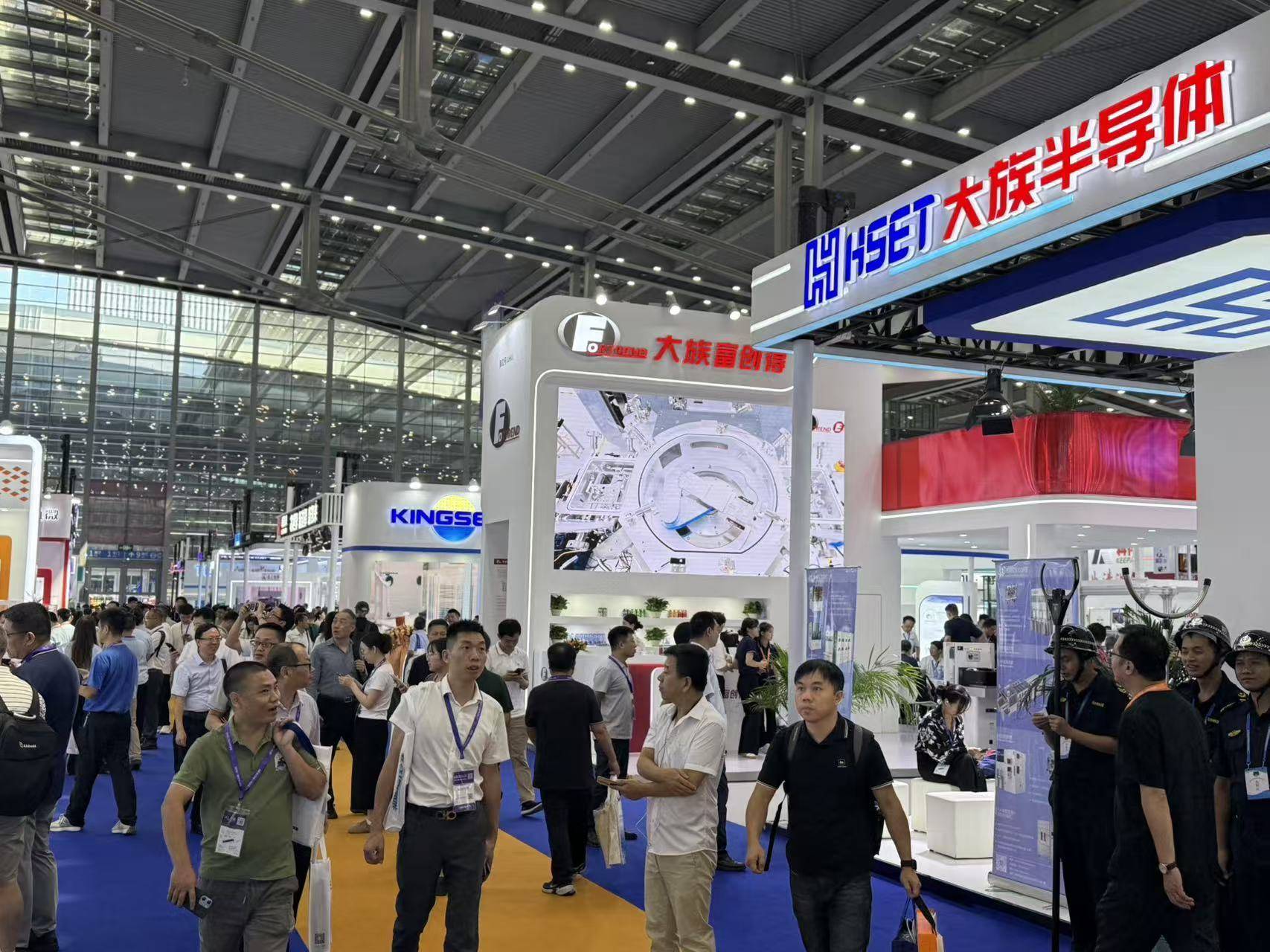 不止新凯来<strong></p>
<p>手机银行理财</strong>，逾115家深圳半导体企业亮相2025湾芯展