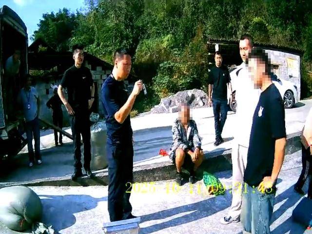 100斤玉米上秤秒变60斤？贵州一村民遭“鬼秤”骗粮！民警出手<strong></p>
<p>理财钱包</strong>，5人被拘