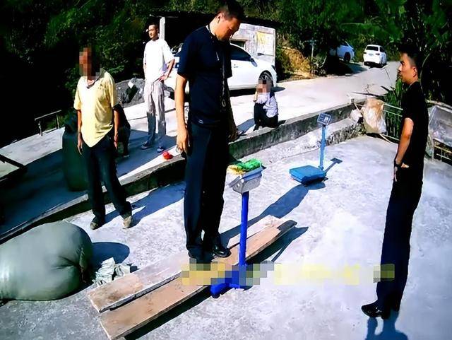 100斤玉米上秤秒变60斤？贵州一村民遭“鬼秤”骗粮！民警出手<strong></p>
<p>理财钱包</strong>，5人被拘