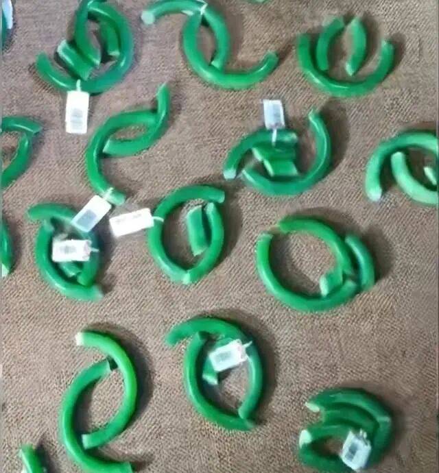 苏州一20岁店员不小心摔碎一盒玉镯损失百万<strong></p>
<p>理财钱包</strong>，老板未要赔偿安慰小伙别有压力