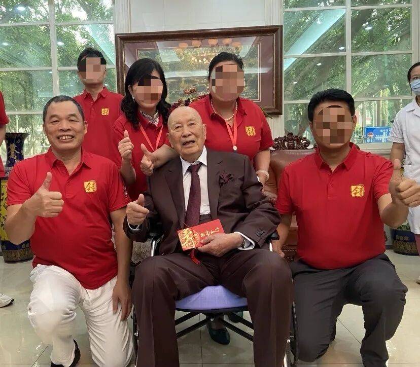 百岁院士声明“蹭合影”背后：双方交涉长达一年<strong></p>
<p>理财钱包</strong>，均称付诸法律