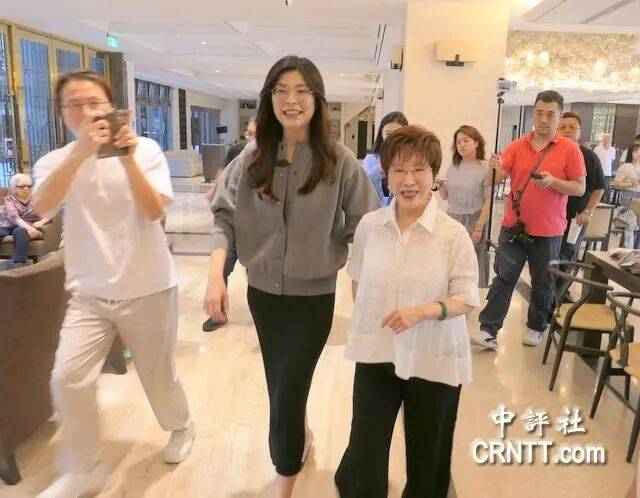 到底支持谁当党主席？当着郑丽文的面<strong></p>
<p>银行基金理财</strong>，洪秀柱说出了自己的答案