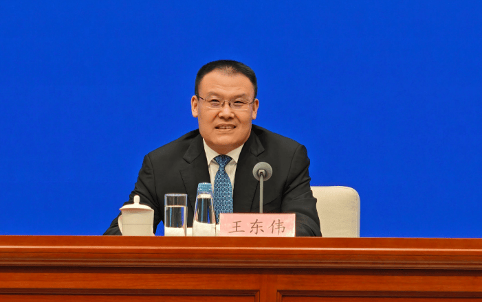 中央批准：财政部副部长王东伟<strong></p>
<p>银行基金理财</strong>，任安徽省委常委