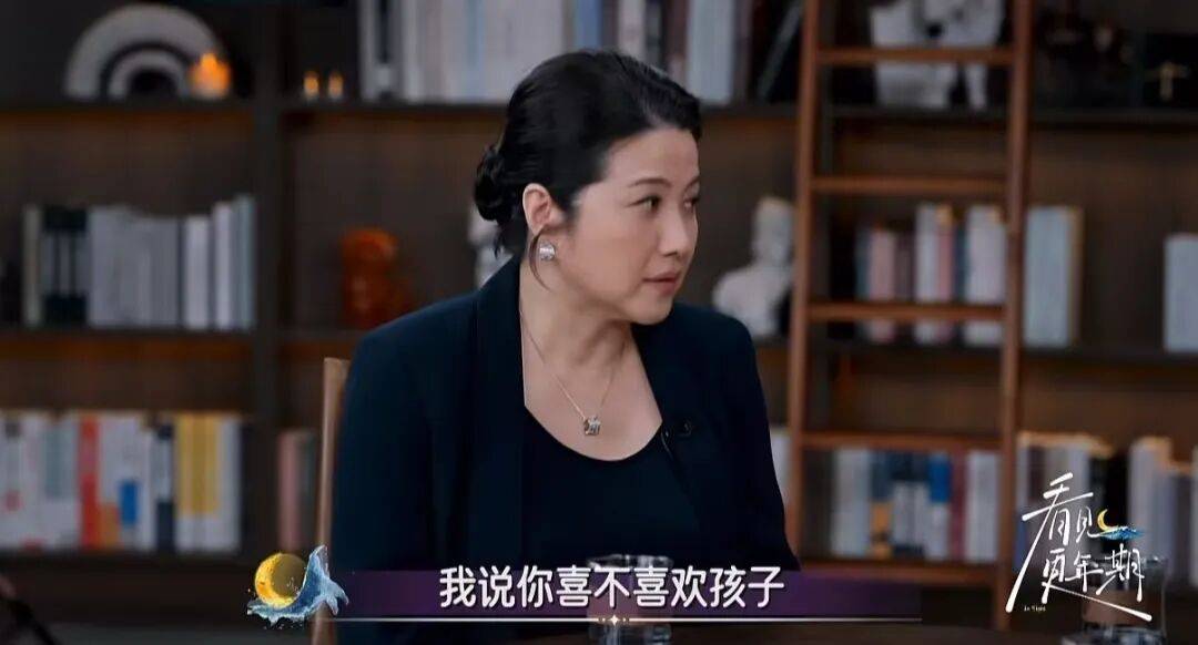 52岁影后颜丙燕公开小20岁男友：他知道我将步入更年期<strong></p>
<p>银行基金理财</strong>，已甜蜜相恋5年，两人出门必须手拉手