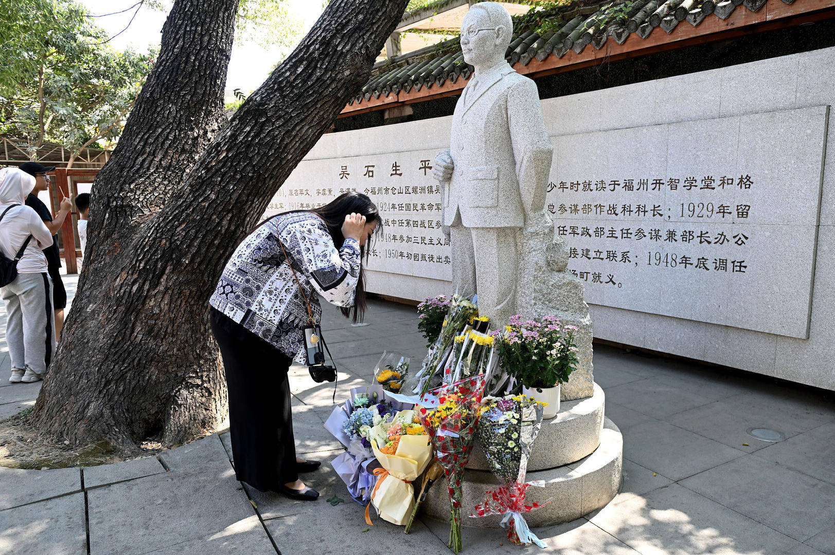 《沉默的荣耀》联合出品人：<strong></p>
<p>第一理财</strong>我们最终选择向真实深深鞠躬
