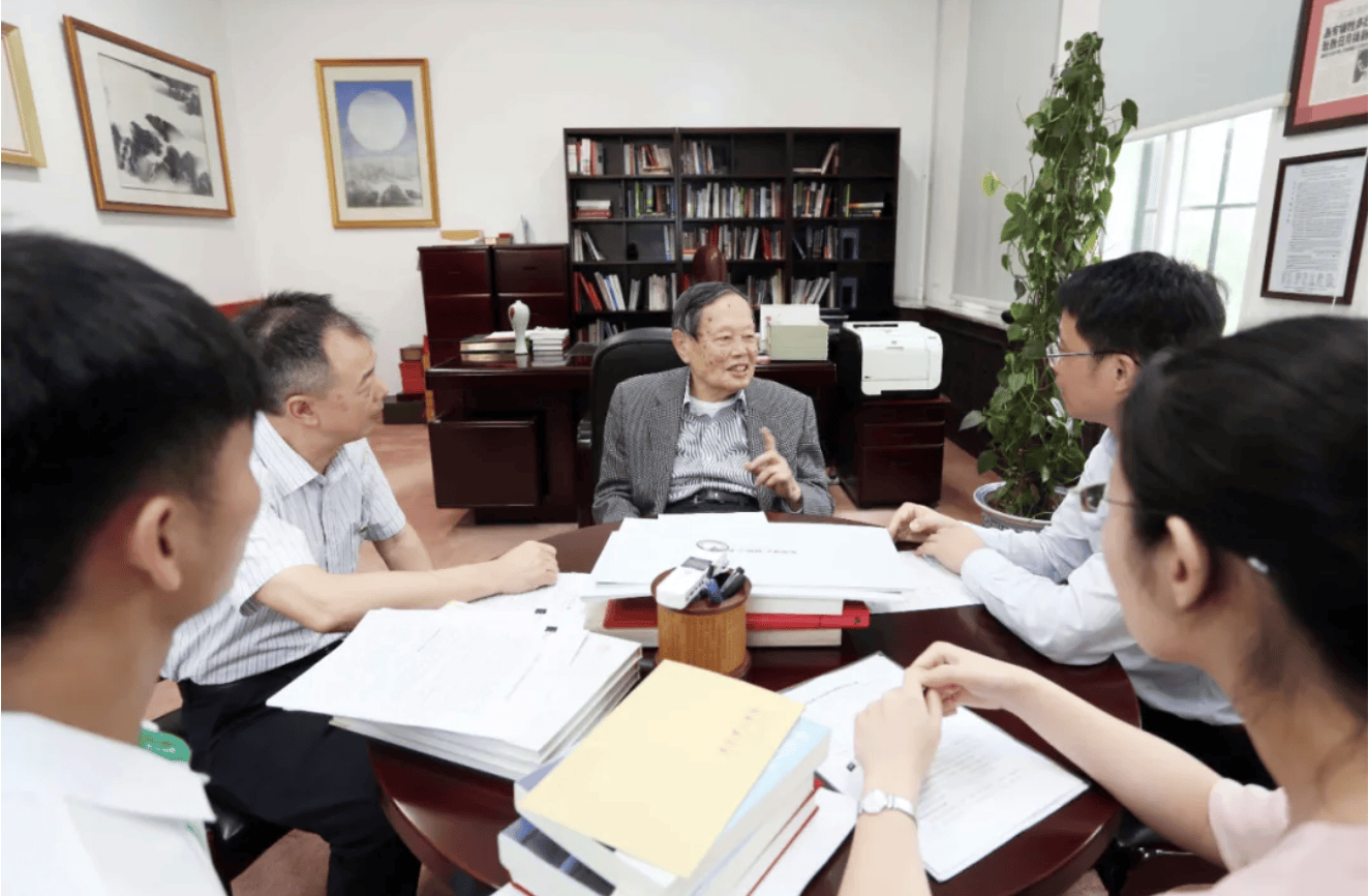 杨振宁为什么连续32年担任东莞理工学院名誉校长<strong></p>
<p>第一理财</strong>？