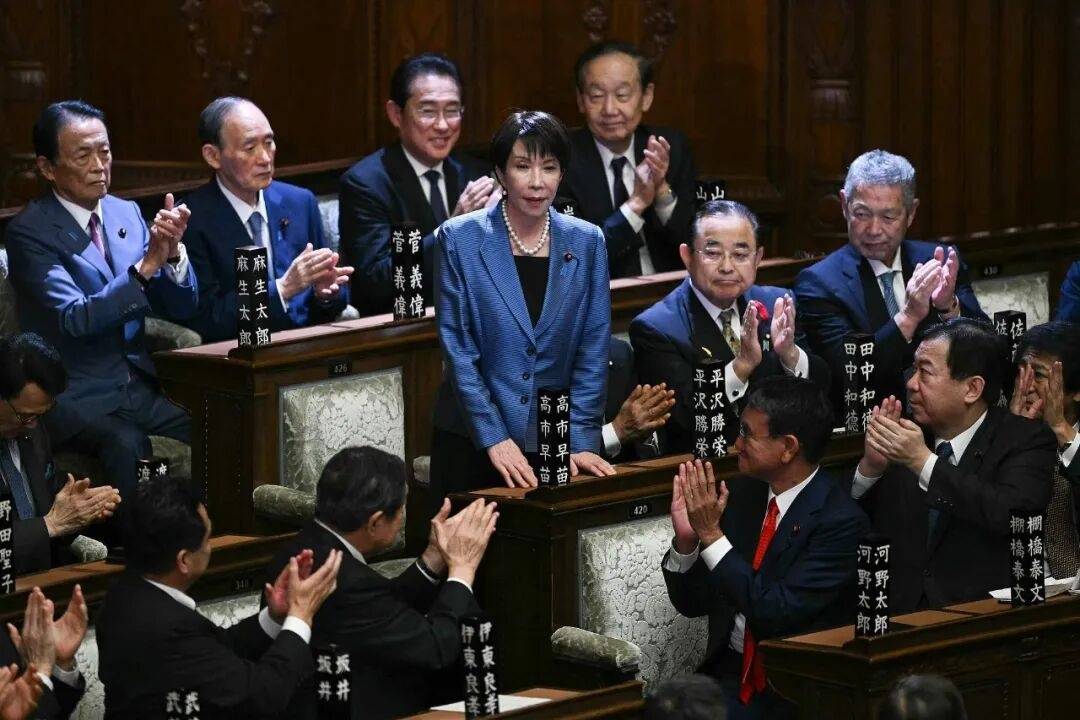 石破茂卸任当天<strong></p>
<p>深圳理财</strong>，离开官邸时笑得合不拢嘴；此前吐槽当首相太累，没多少让人开心的事情