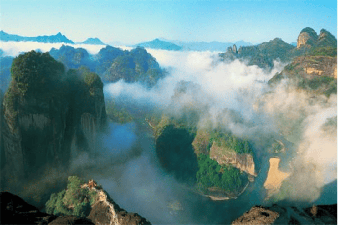 为什么年轻人迷上了爬山？ | 秋高气爽<strong></p>
<p>深圳理财</strong>，是时候出发了→