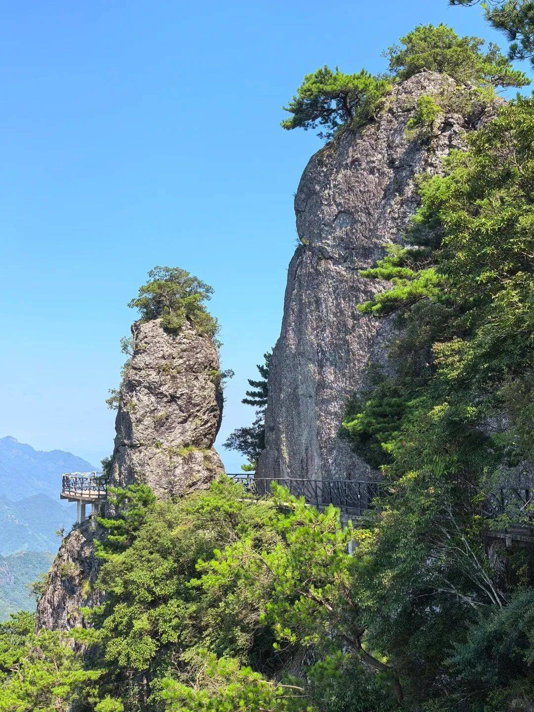 为什么年轻人迷上了爬山？ | 秋高气爽<strong></p>
<p>深圳理财</strong>，是时候出发了→