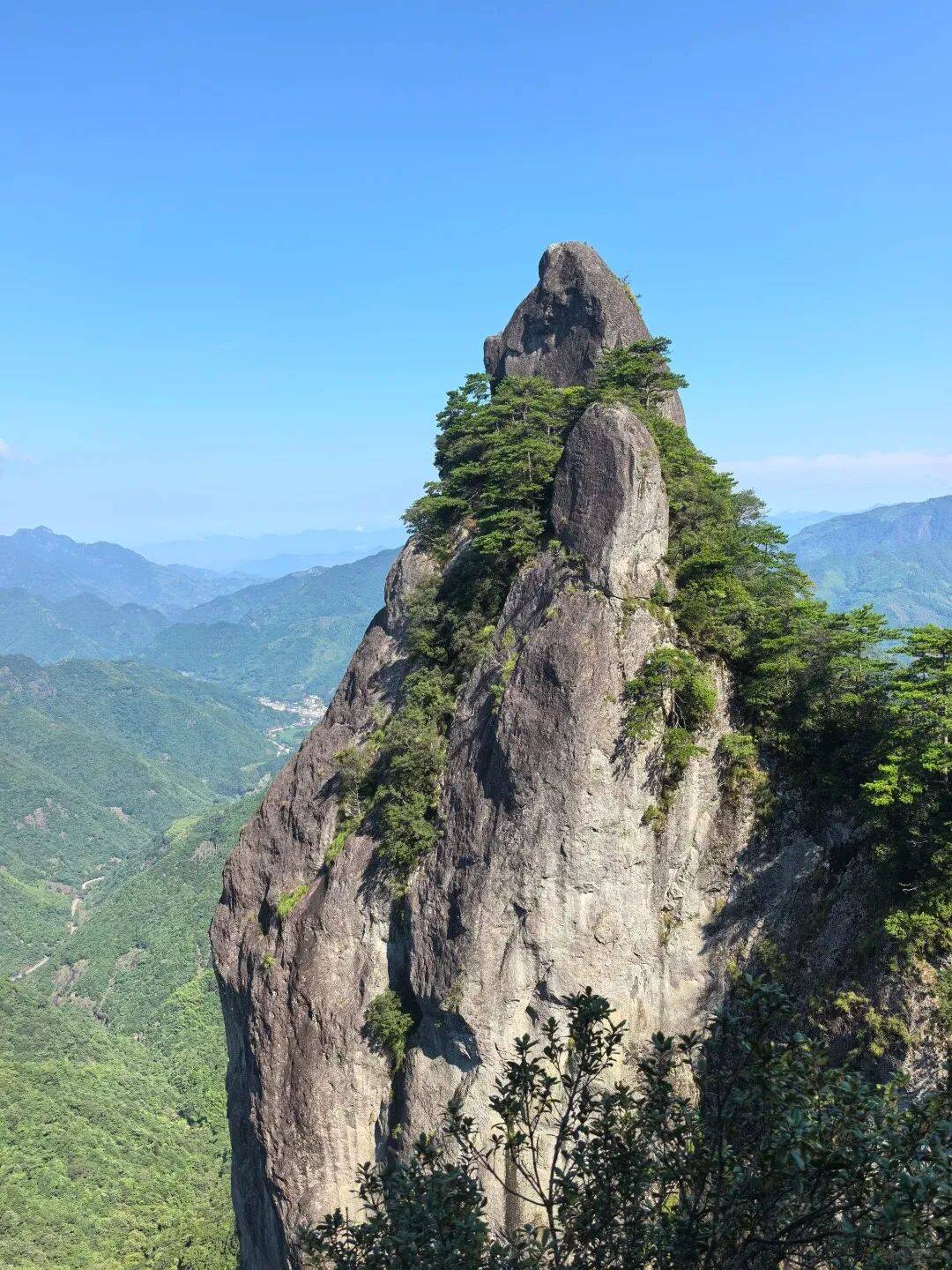 为什么年轻人迷上了爬山？ | 秋高气爽<strong></p>
<p>深圳理财</strong>，是时候出发了→