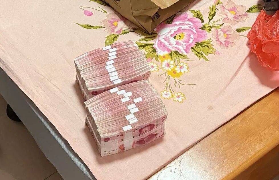 女子紧攥20万现金大哭：我自己的钱<strong></p>
<p>红包理财</strong>，还不能自由支配？