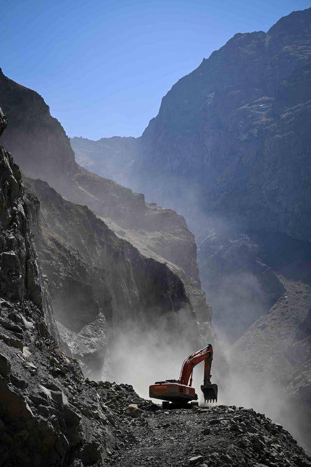 青年说 | 到中亚<strong></p>
<p>商业银行理财</strong>，奔赴一场激动人心的“探秘”