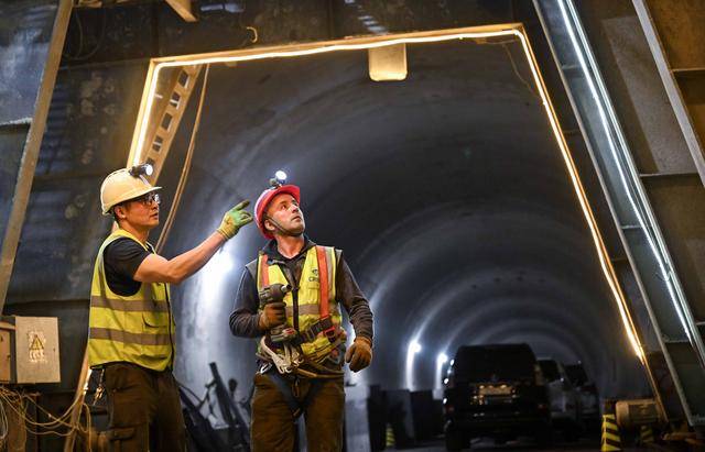 青年说 | 到中亚<strong></p>
<p>商业银行理财</strong>，奔赴一场激动人心的“探秘”