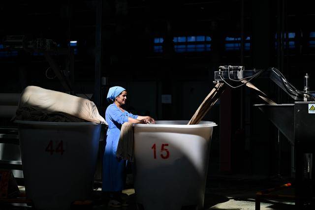 青年说 | 到中亚<strong></p>
<p>商业银行理财</strong>，奔赴一场激动人心的“探秘”