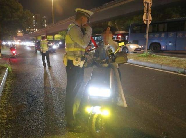 北京“电子眼”开始抓拍电动自行车违法<strong></p>
<p>蚂蚁理财</strong>，试点审核录入电动自行车违法行为3.8万起