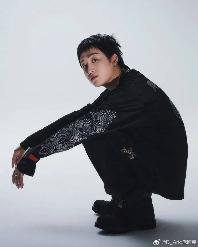 中国男歌手涉毒被捕<strong></p>
<p>南京理财</strong>！