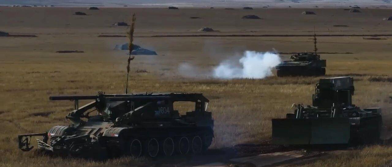 大场面！机器狗、无人机开路<strong></p>
<p>e理财</strong>，实兵对抗演练画面公布