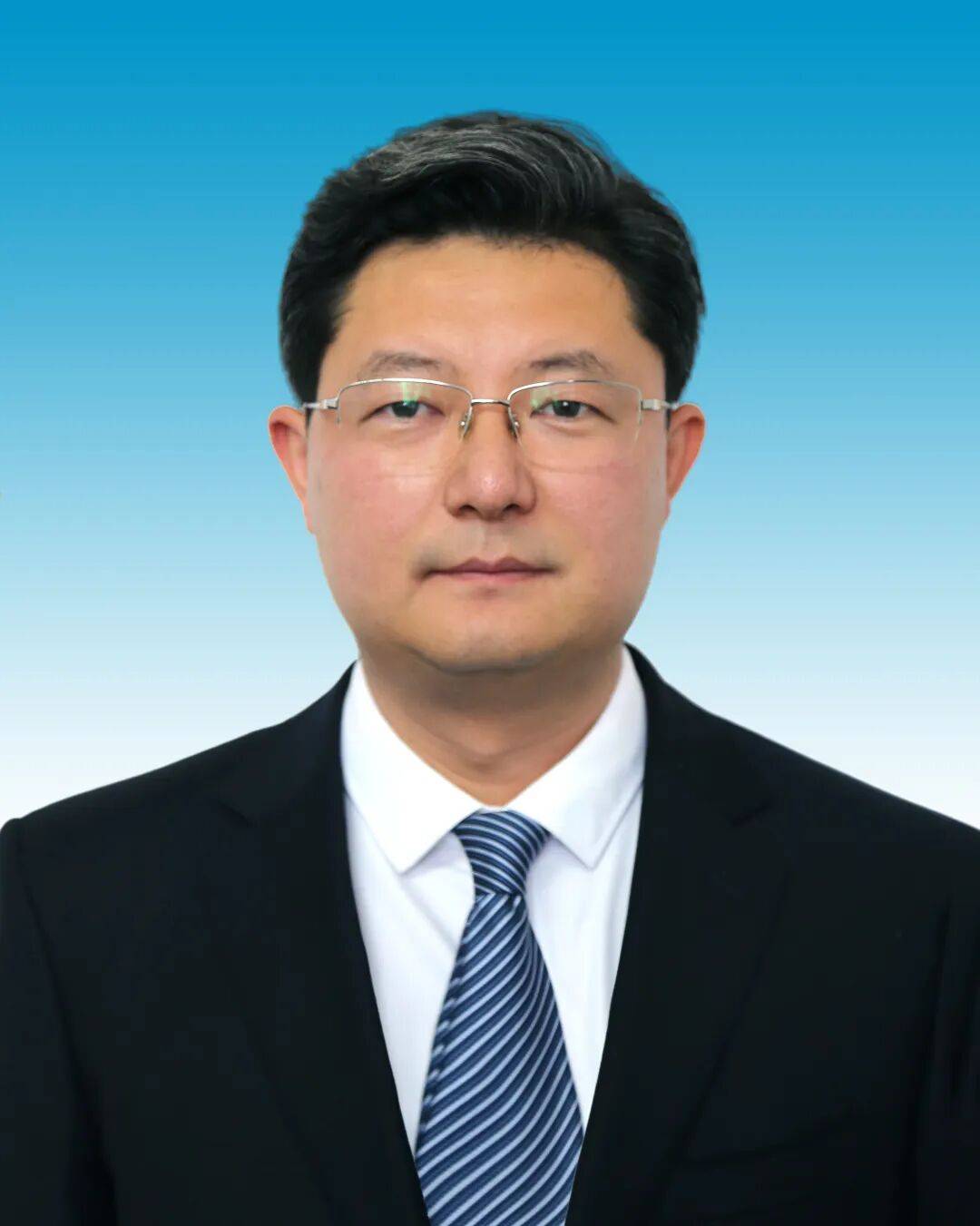 生于1985年<strong></p>
<p>理财群</strong>，赵鲁主动投案