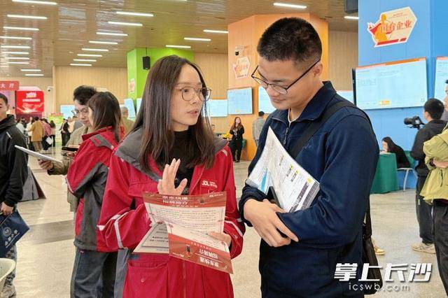 700余名退役军人及军属长沙求职<strong></p>
<p>理财群</strong>，165人达成意向