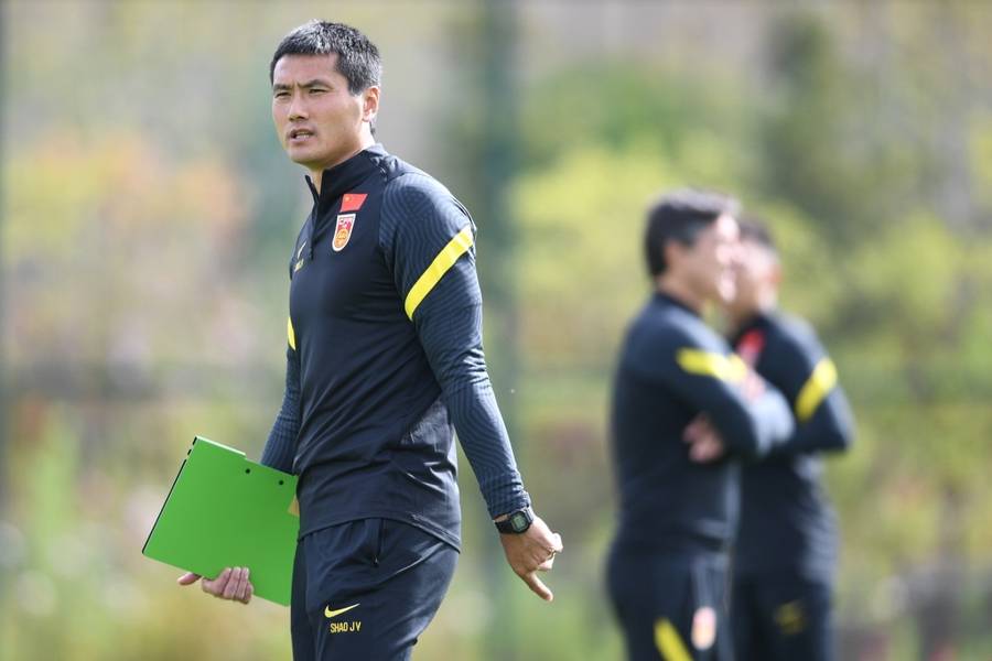 全球选聘四个月<strong></p>
<p>理财群</strong>，招来只有一年执教经历的本土教练，国足新帅竟是邵佳一